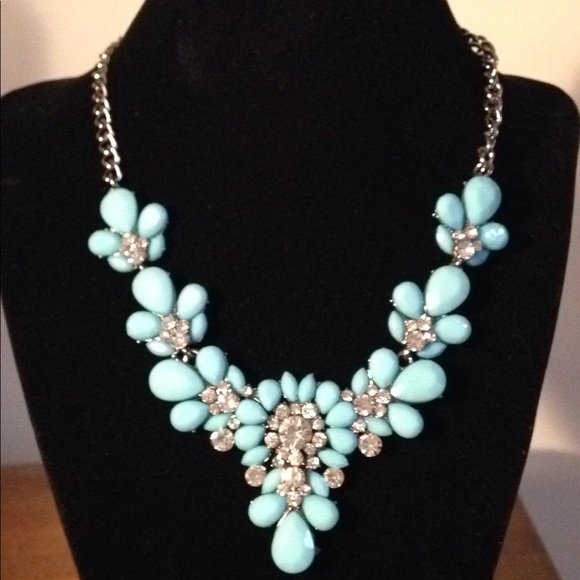 Jewelry - 🐱Turquoise Blue rhinestone necklace